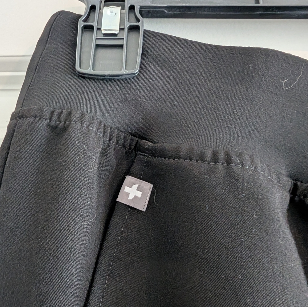 Figs High Waisted Zamora - Jogger Scrub Pant™ in Black Size Large - Picture 4 of 7